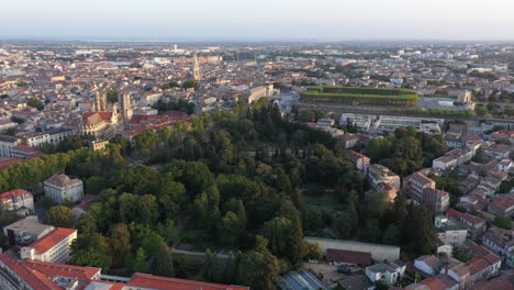 Luftaufnahme-Des-Botanischen-Gartens-In-Montpellier-Bei-Sonnenuntergang-In-Frankreich